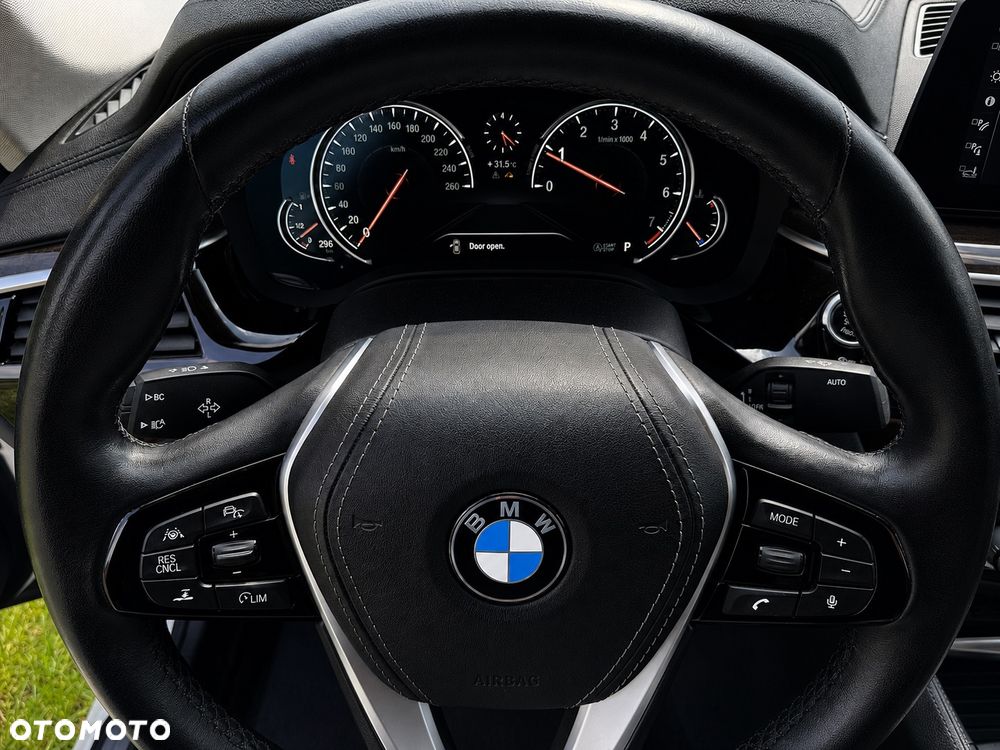 BMW Seria 5 530i Luxury Line sport - 12