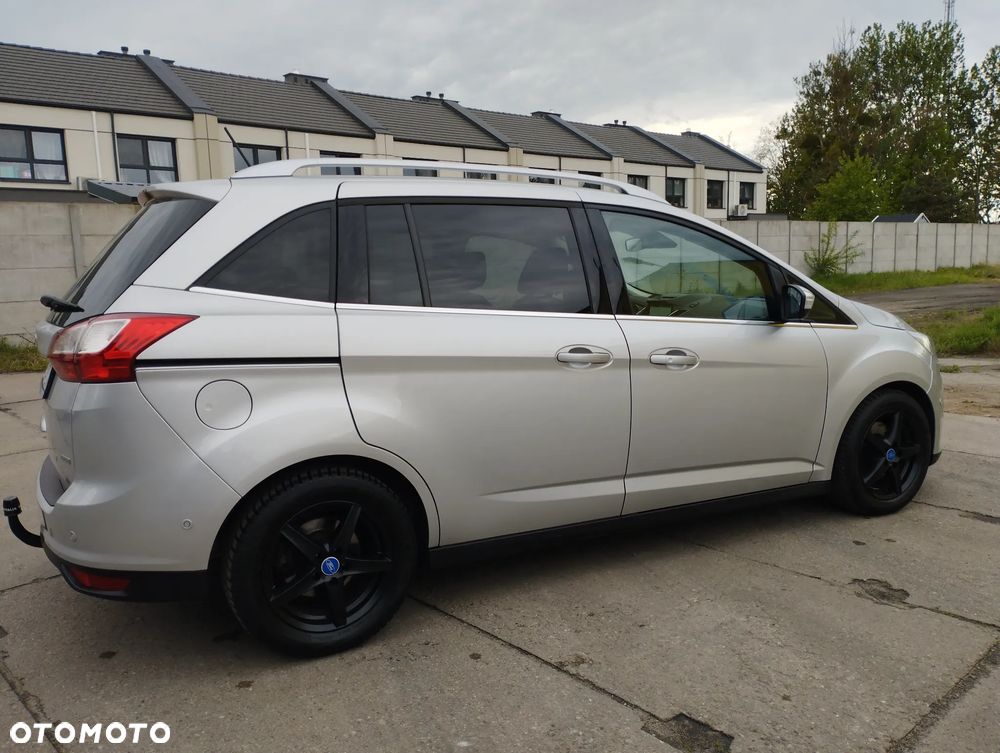 Ford Grand C-MAX - 11