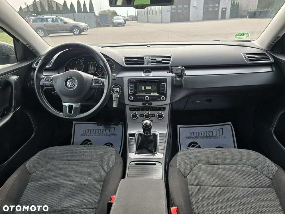 Volkswagen Passat - 32