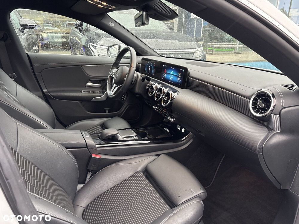 Mercedes-Benz CLA 200 7G-DCT - 10