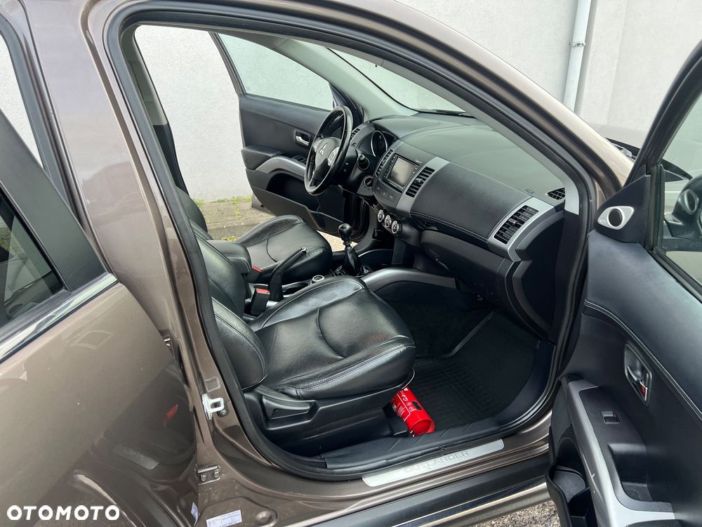 Mitsubishi Outlander 2.0 DI-D 4WD Intense - 22
