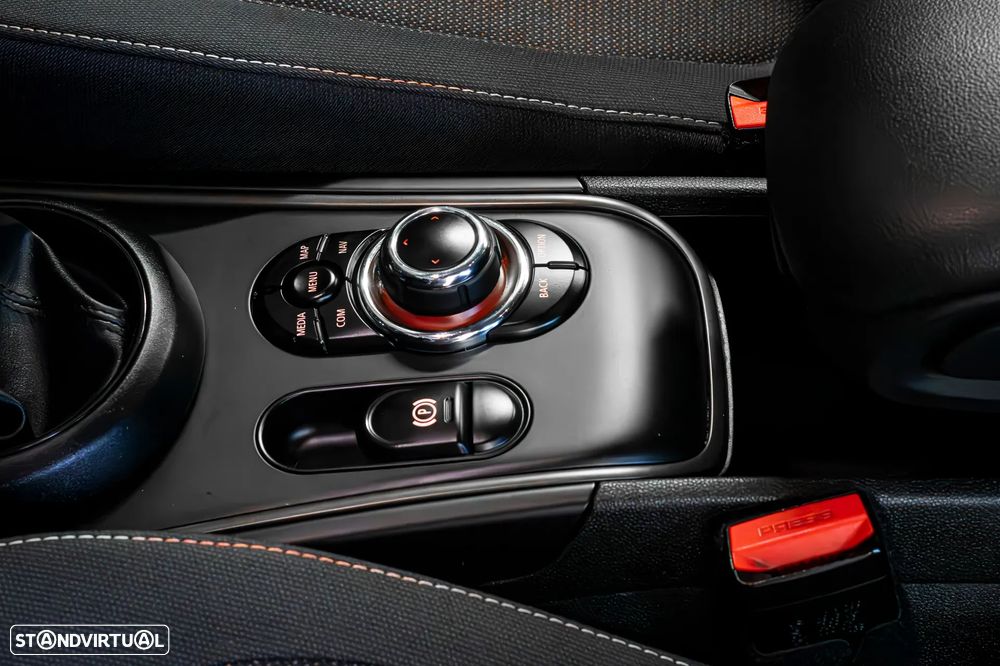 MINI Countryman Cooper SE ALL4 Classic Auto - 16