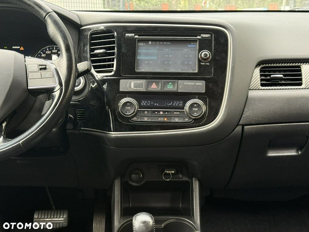 Mitsubishi Outlander - 14