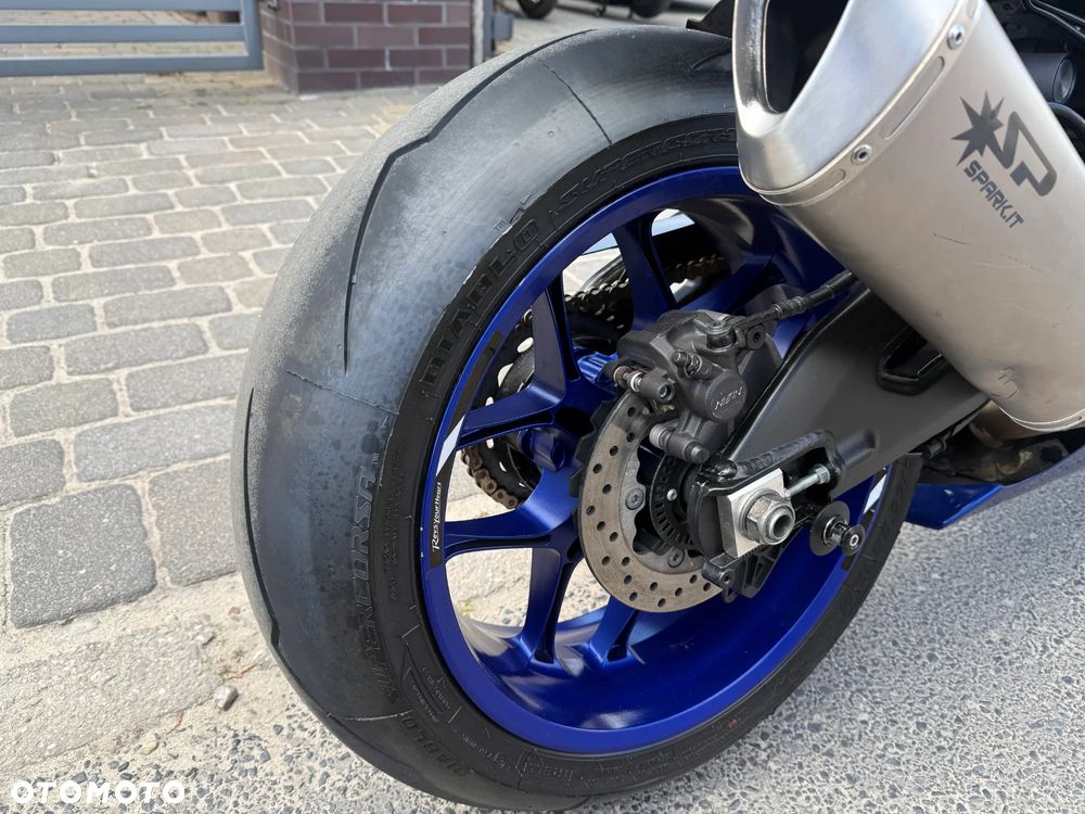 Yamaha R1 - 29