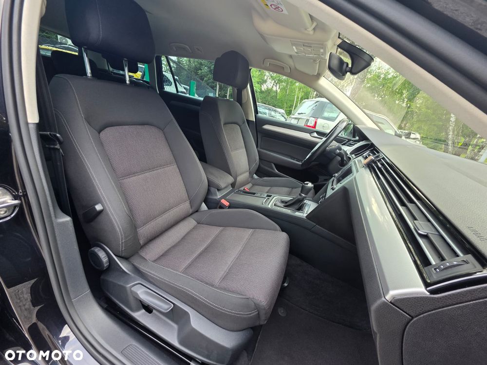 Volkswagen Passat 2.0 TDI (BlueMotion Technology) Comfortline - 19