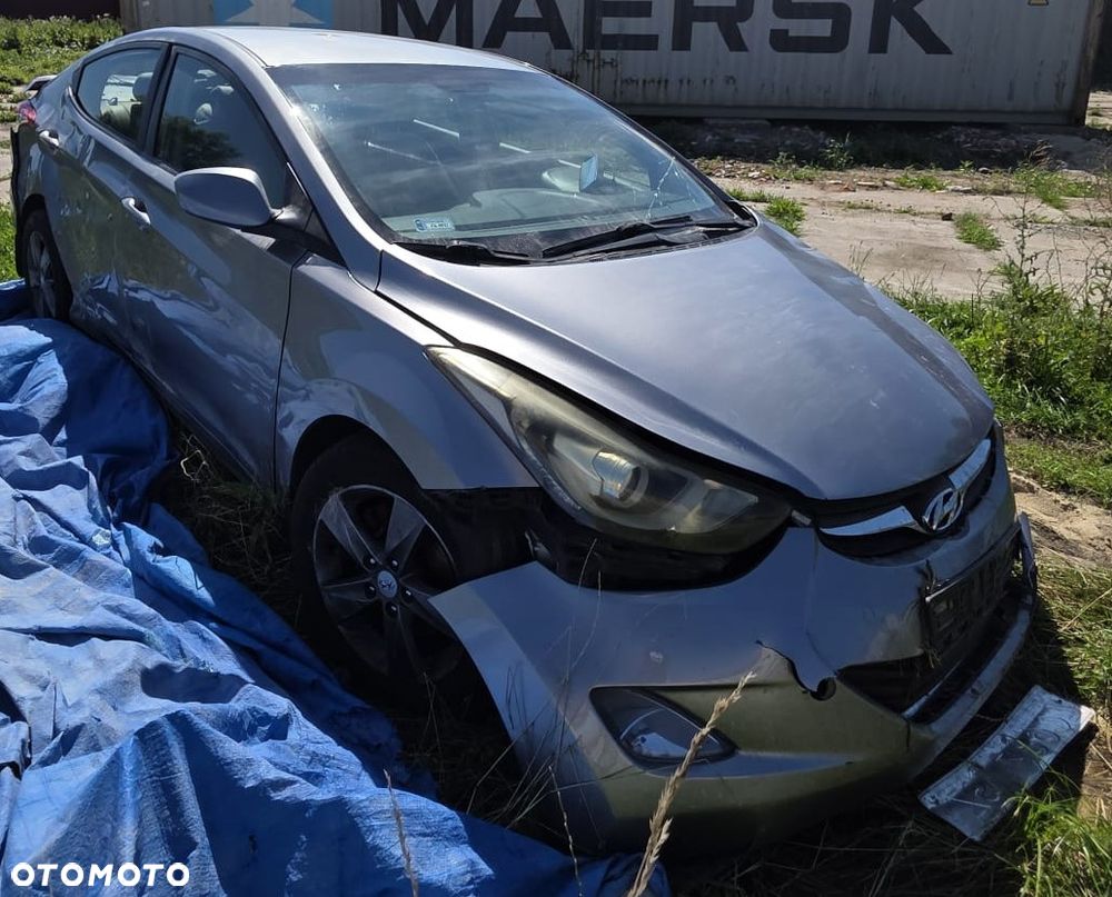 Hyundai Elantra - 4