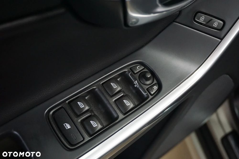 Volvo XC 60 - 25