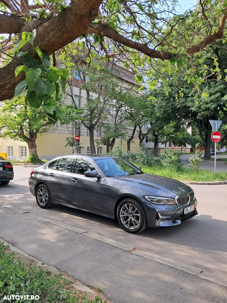 BMW Seria 3 330i Aut. Luxury Line - 34