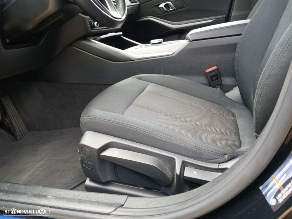 BMW 320 e Touring Auto - 11