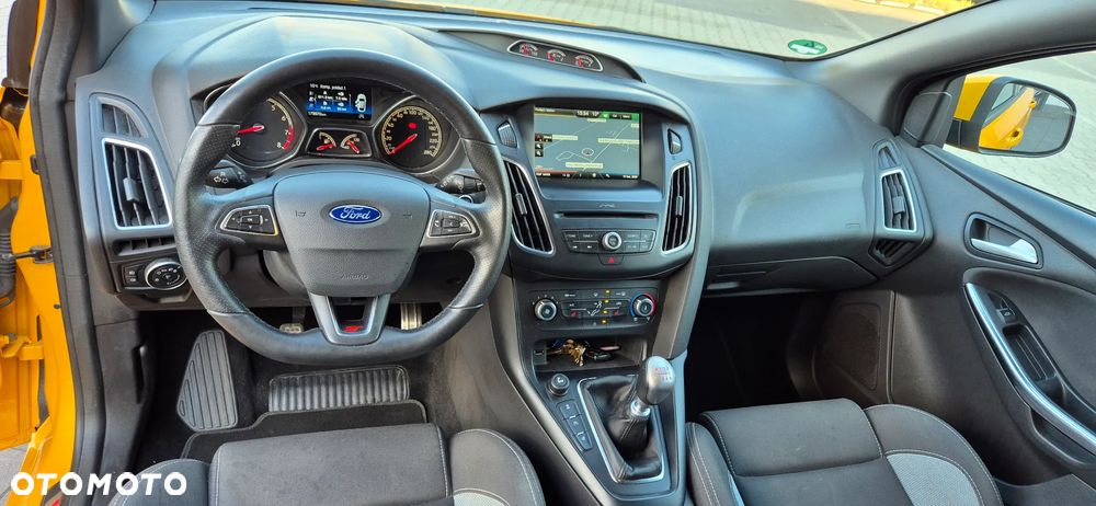 Ford Focus 2.0 EcoBoost ST mit Leder-Exclusiv-Paket - 37