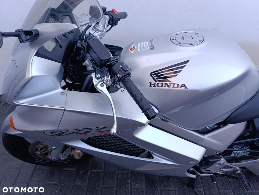 Honda VFR - 12