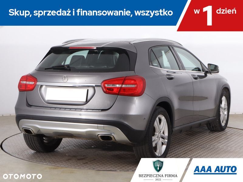 Mercedes-Benz GLA - 7