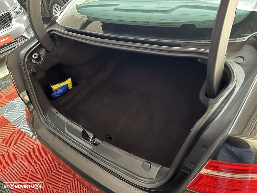 Jaguar XE 2.0 D Prestige - 17