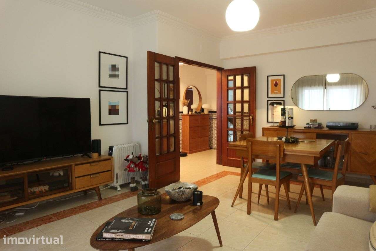 Arrendamento de Apartamento T3 na rua Luís Serrão Pimentel - Grande imagem: 3/33
