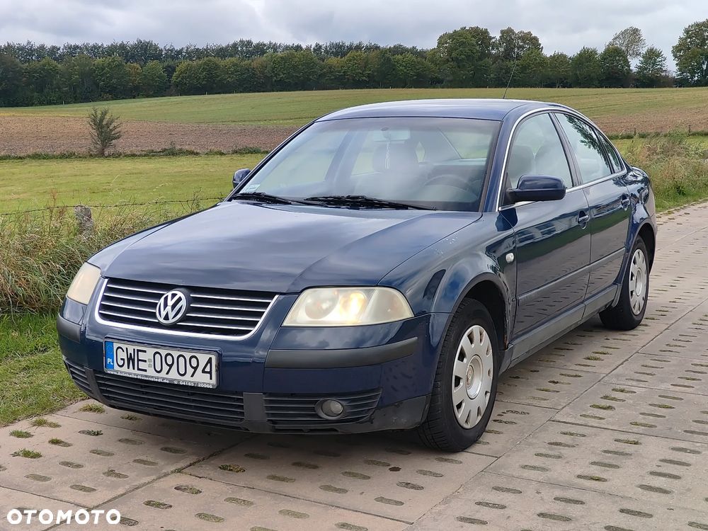 Volkswagen Passat - 1
