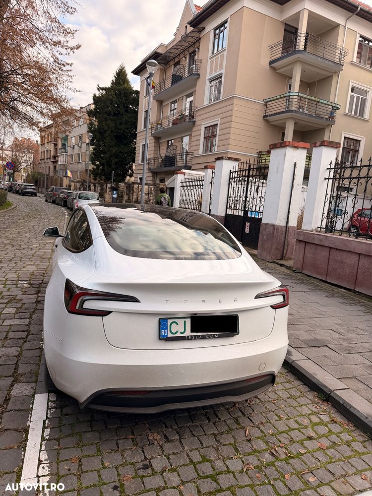 Tesla Model 3 - 5