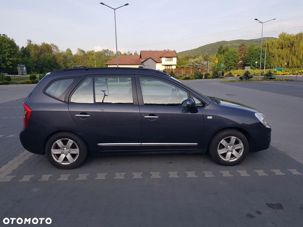 Kia Carens - 4