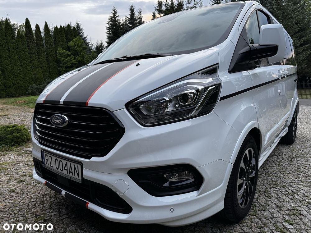 Ford Tourneo Custom - 1