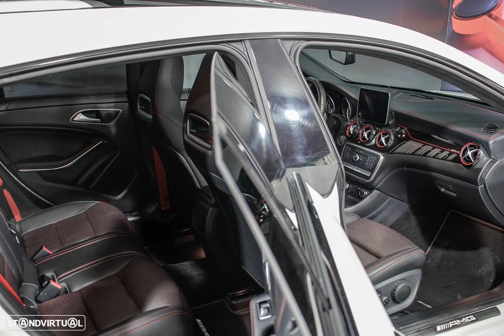 Mercedes-Benz CLA 45 AMG Shooting Brake 4-Matic - 17