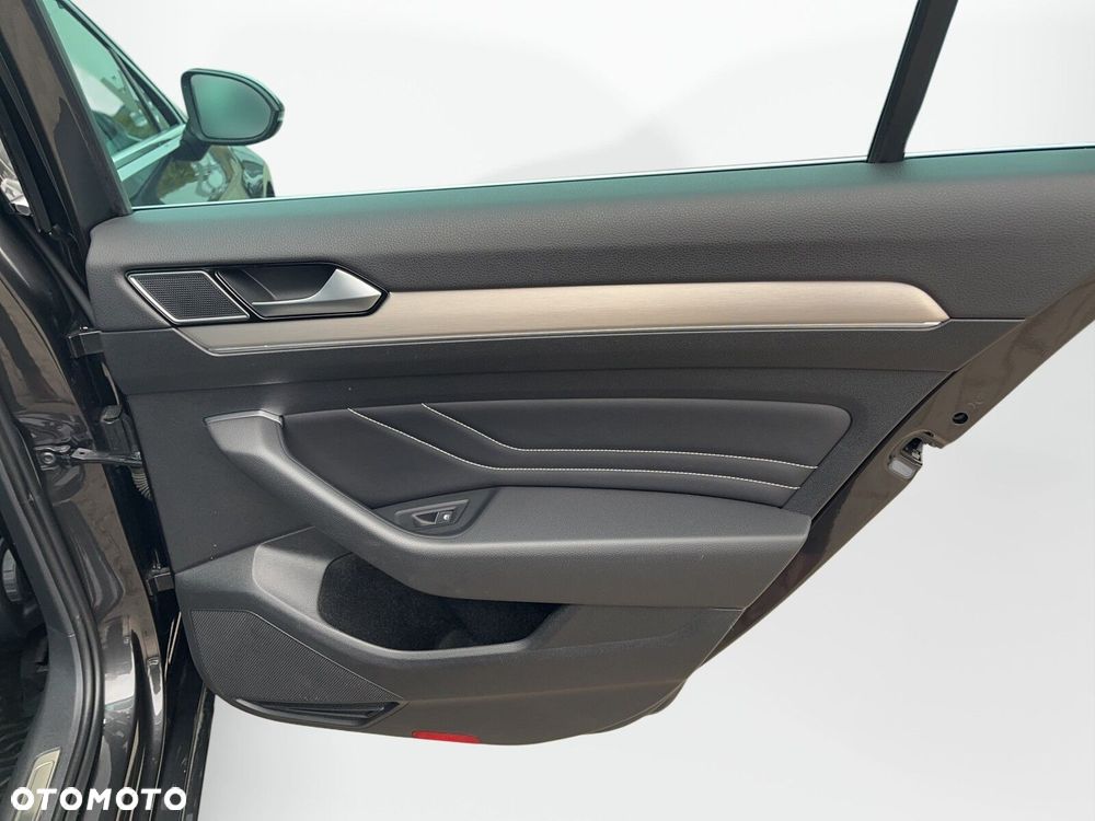 Volkswagen Passat Variant 2.0 TSI Elegance DSG - 14
