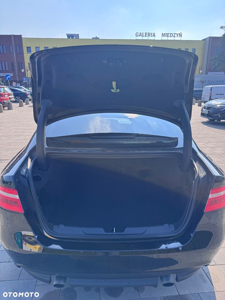 Jaguar XE 25t Prestige - 8