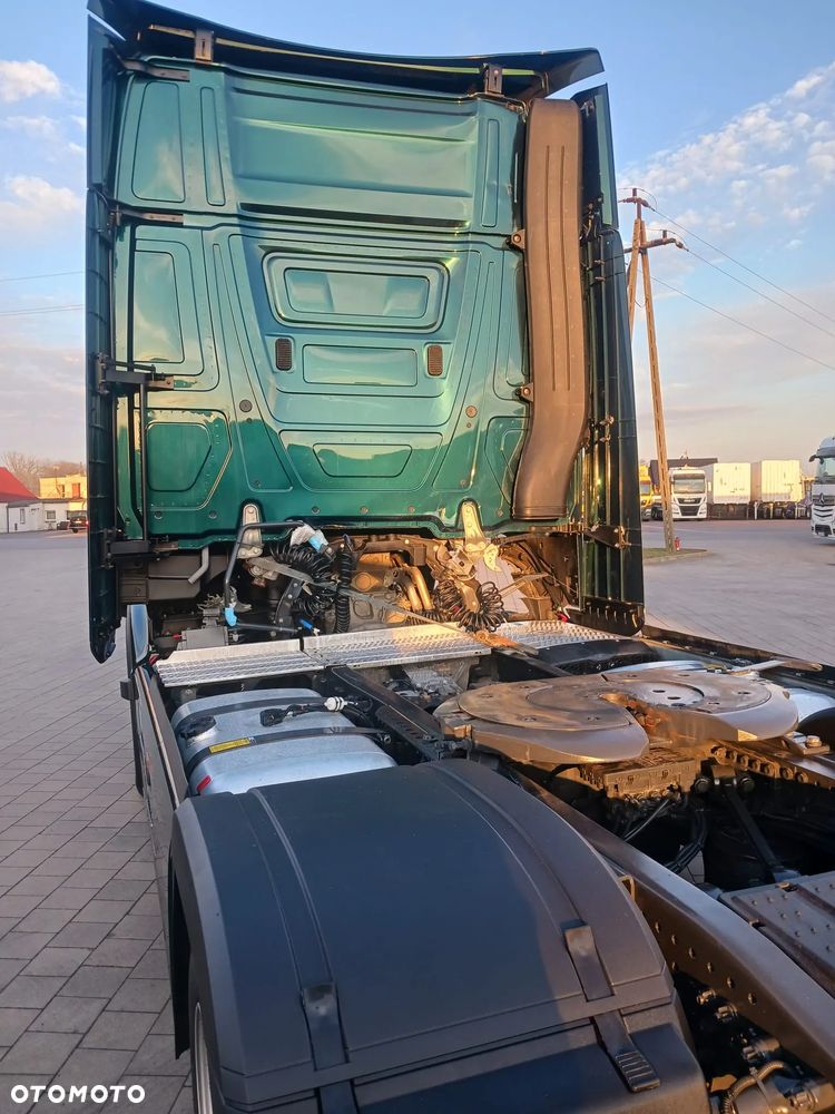 Mercedes-Benz 1851 - 6