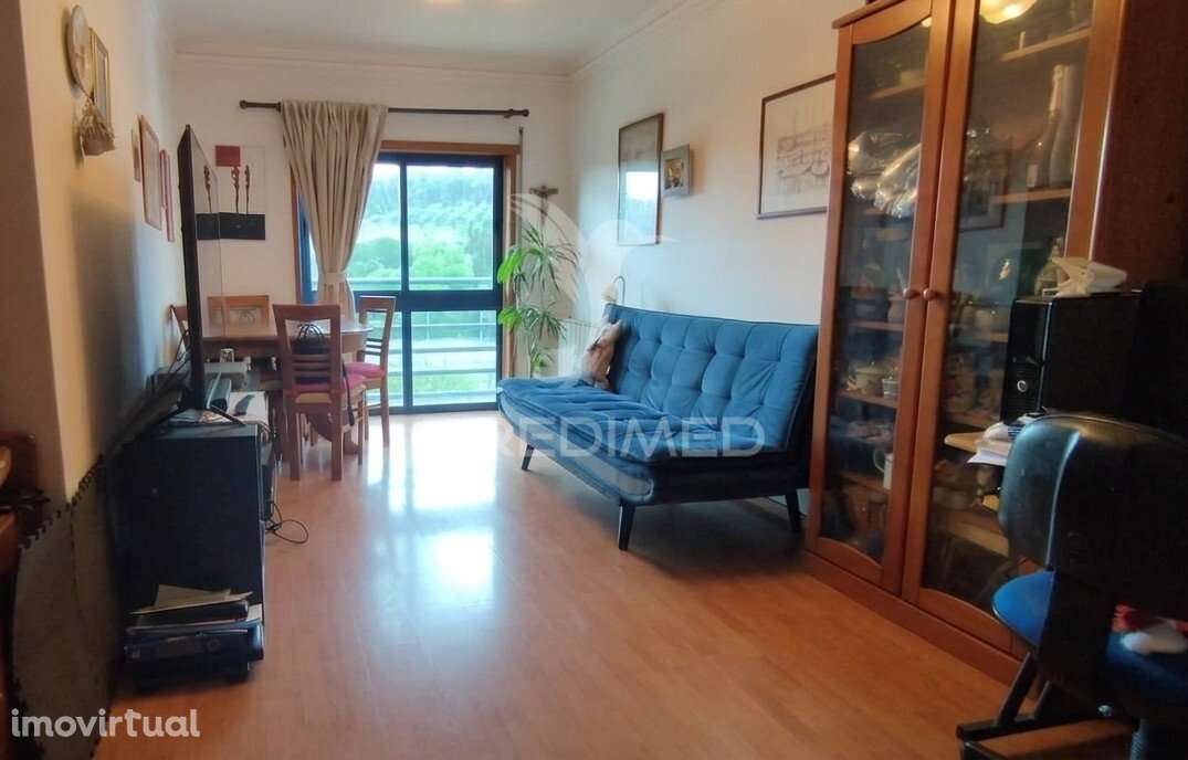 Apartamento T2 com parqueamento em Santo António dos Cavaleiros - Grande imagem: 5/21