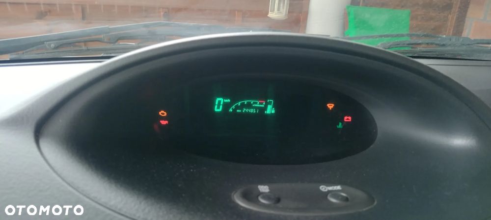 Toyota Yaris - 12