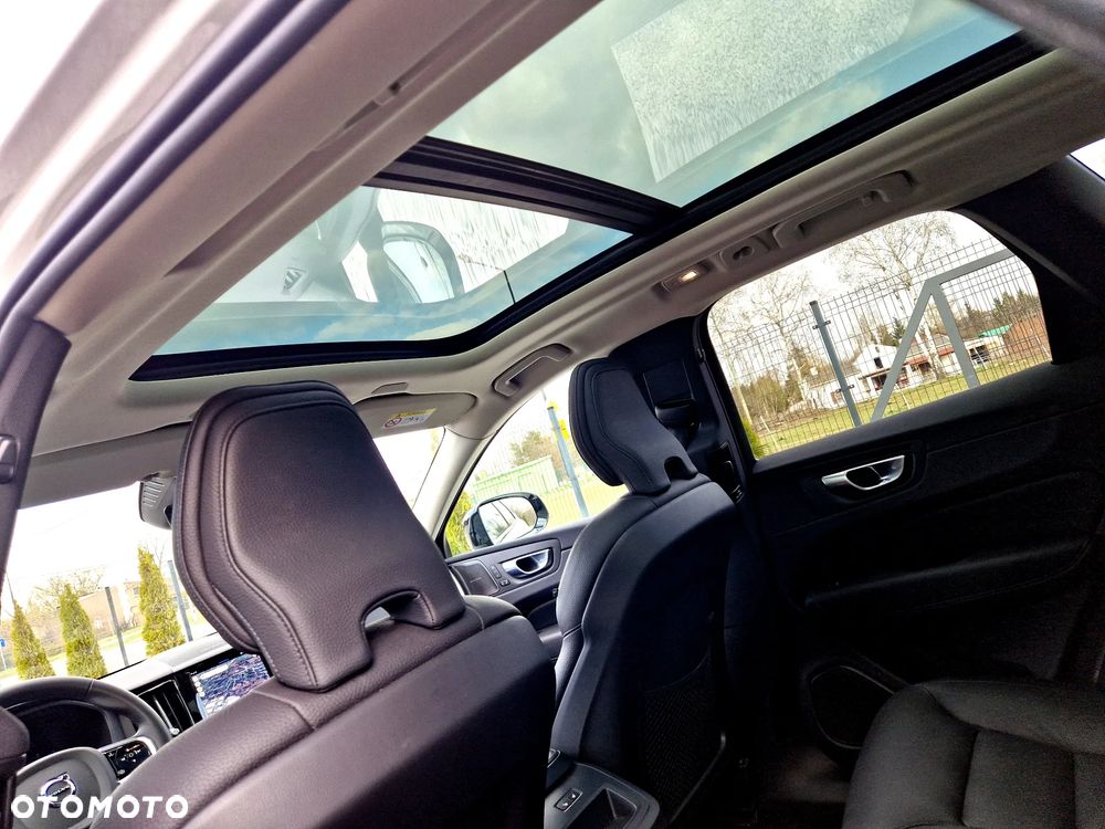 Volvo XC 60 B4 D Plus Dark - 25