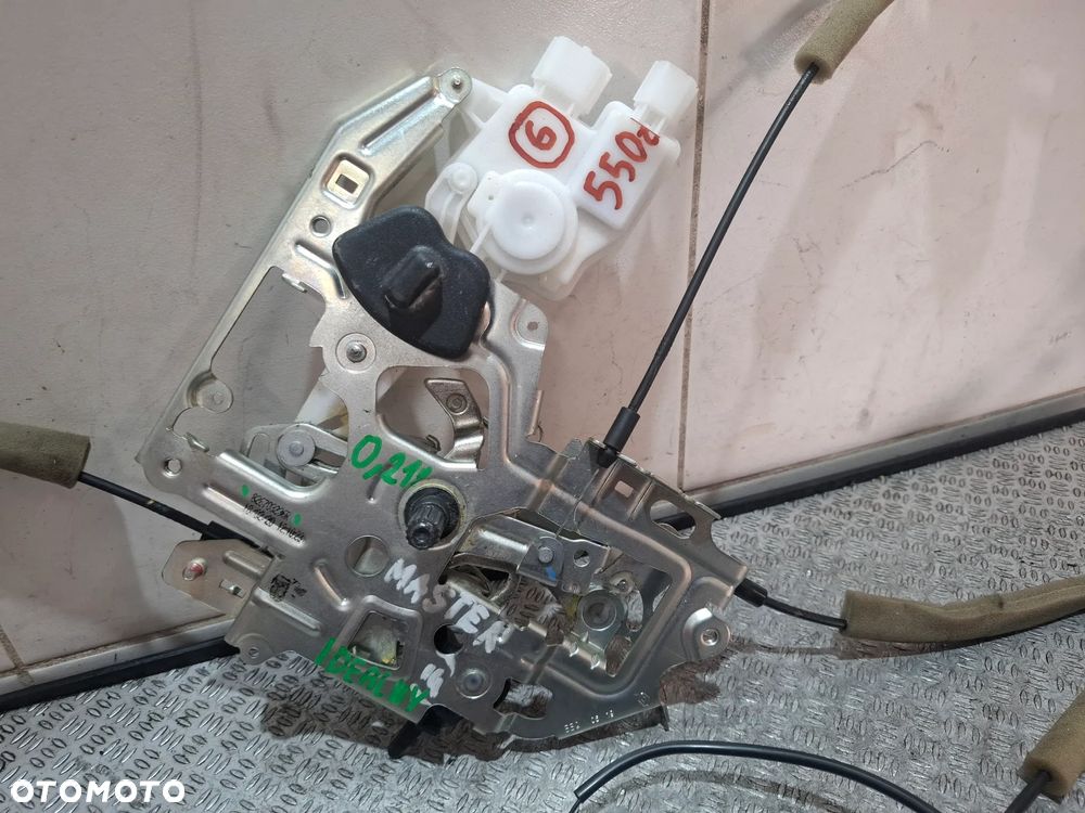 Zamek drzwi prawych przesuwnych Renault Master 2021 rok idealny cały kompletne zamki drzwi z linkami nr 826703236R - 2