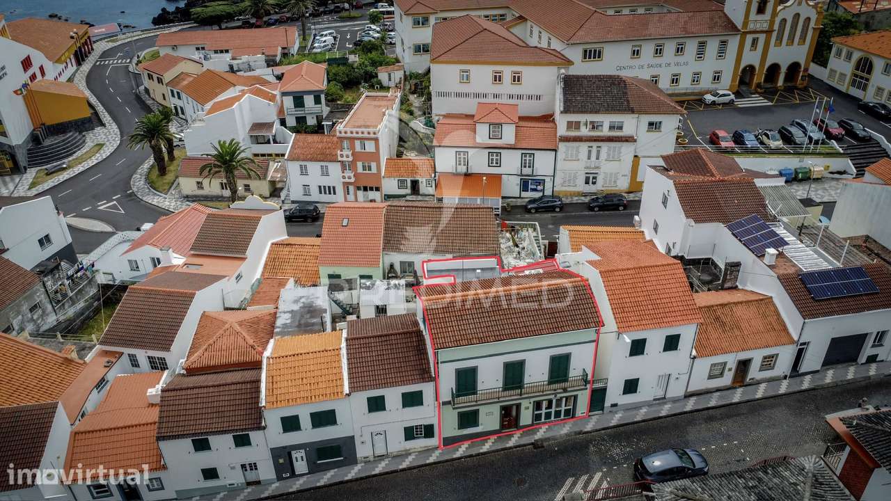 Moradia no Centro da Vila das Velas – Espaço e Excelente Localização - Grande imagem: 2/28