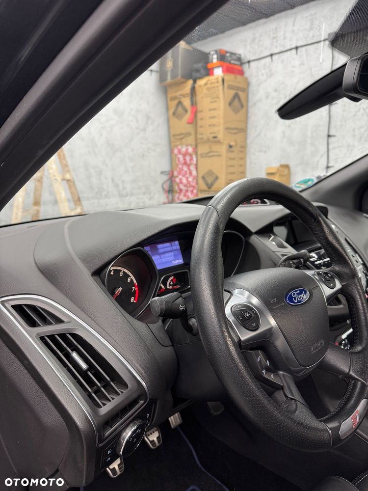 Ford Focus 2.0 EcoBoost ST mit Leder-Sport-Paket - 30