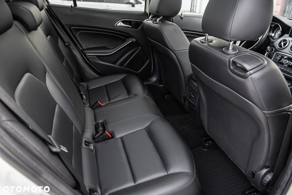Mercedes-Benz GLA 220 d 4Matic 7G-DCT AMG Line - 32