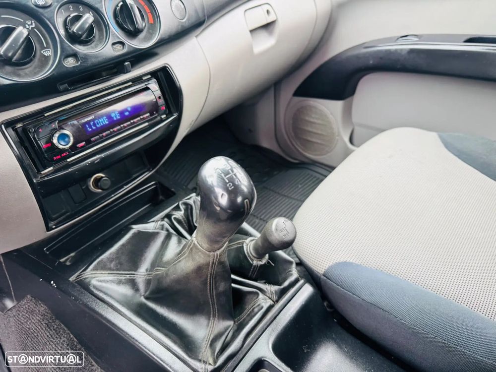 Mitsubishi L200 2.5 DI-D CD Intense AC/JLL - 22