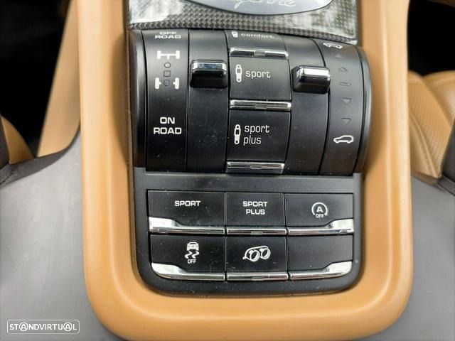 Porsche Cayenne Turbo S Tiptronic S - 13