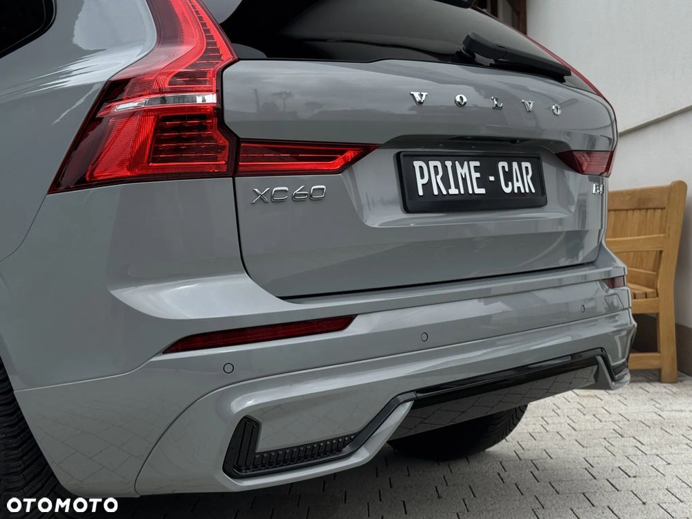 Volvo XC 60 B4 D AWD Plus Dark - 11