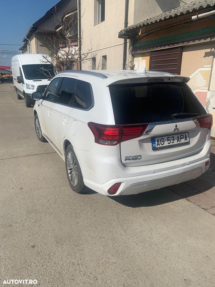 Mitsubishi Outlander - 6