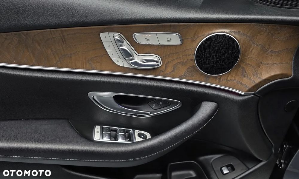 Mercedes-Benz Klasa E 300 9G-TRONIC Exclusive - 16