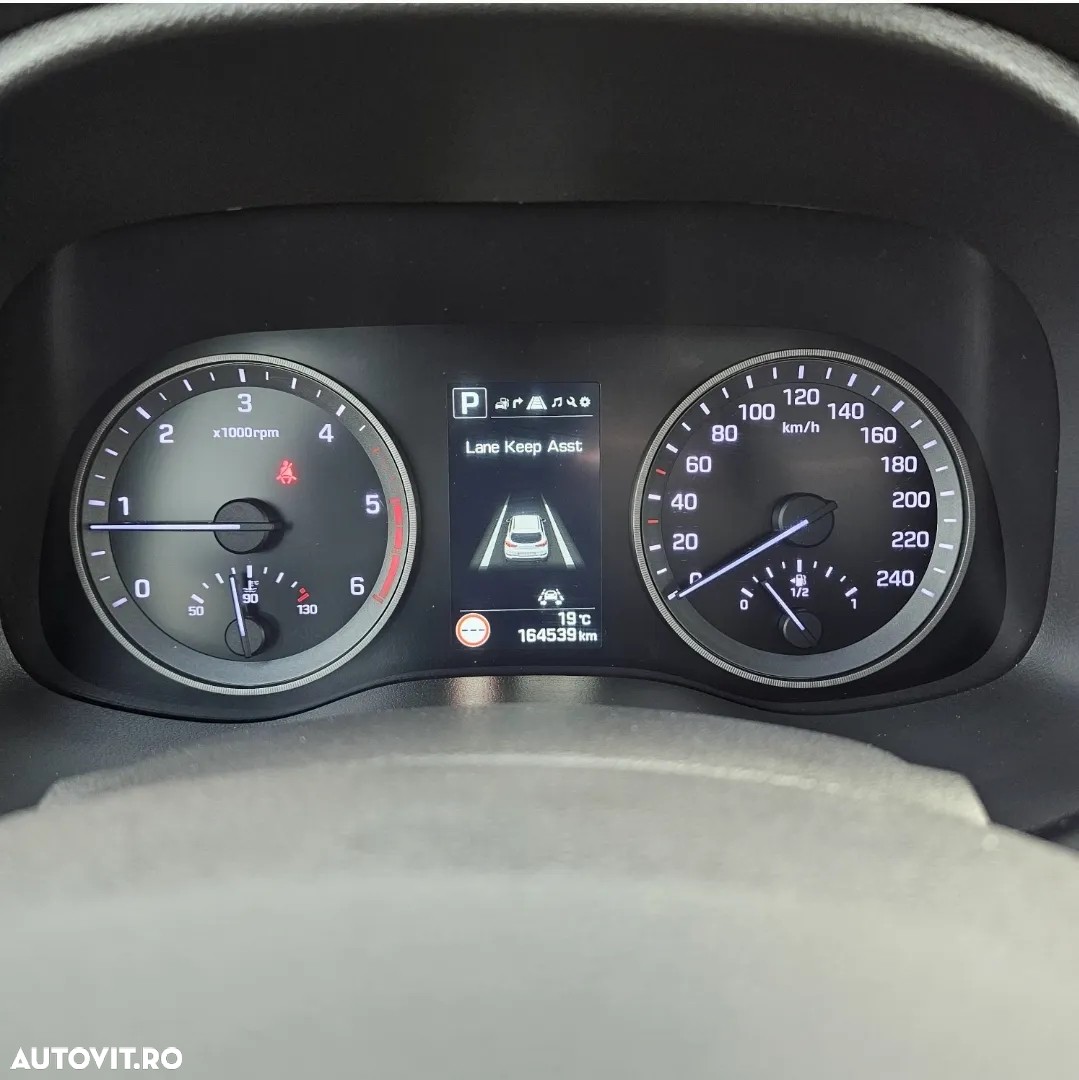 Hyundai Tucson 2.0 CRDI 4WD 8AT Luxury - 24