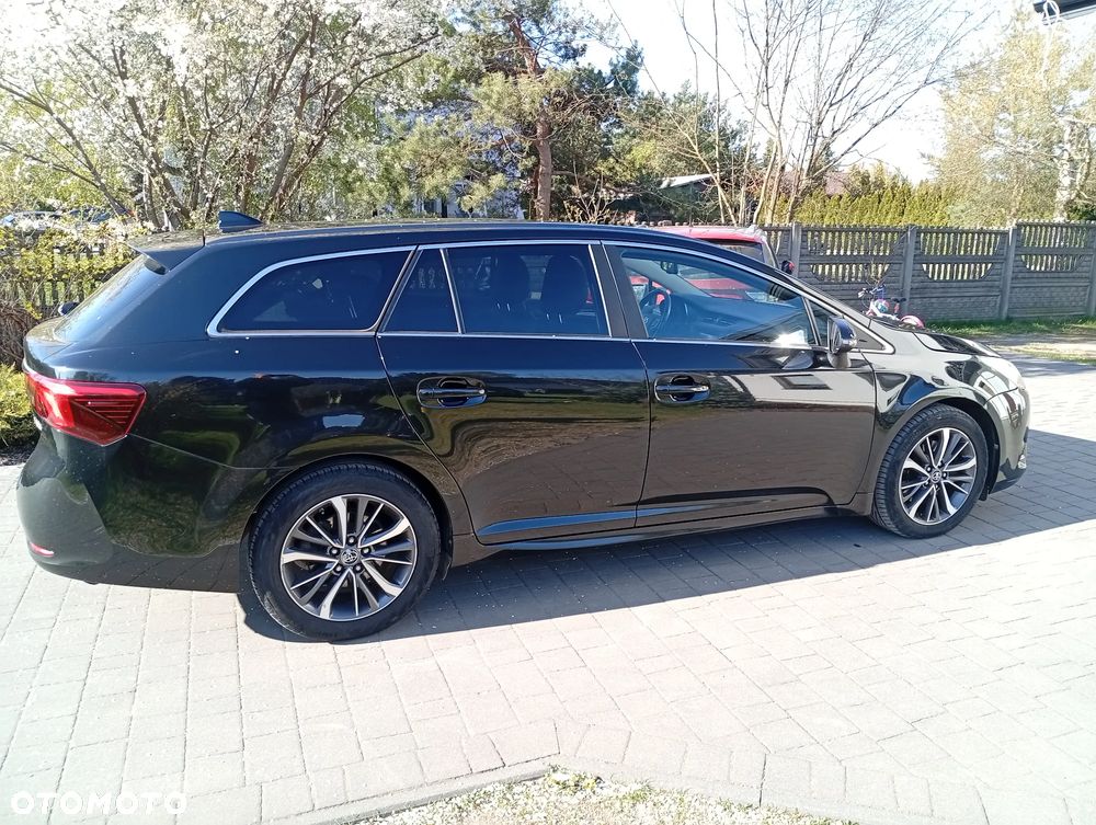 Toyota Avensis 2.0 D-4D Prestige - 3