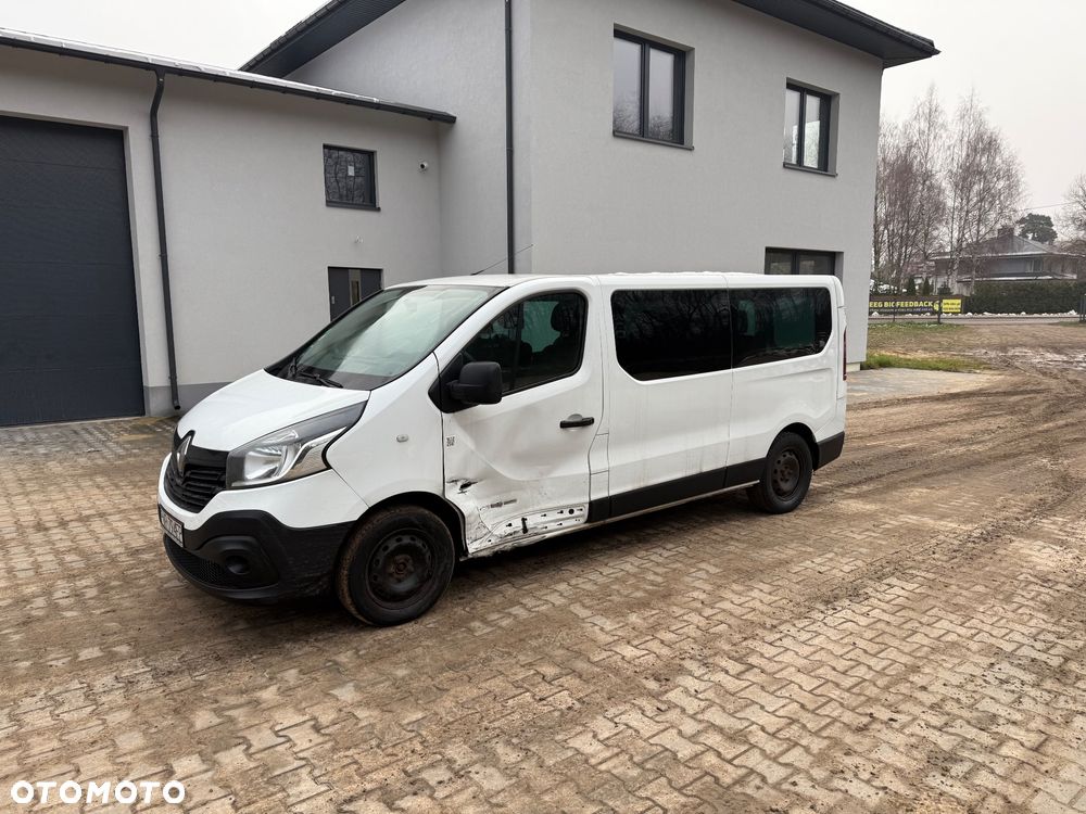 Renault Trafic 9 osób osobowy - 11
