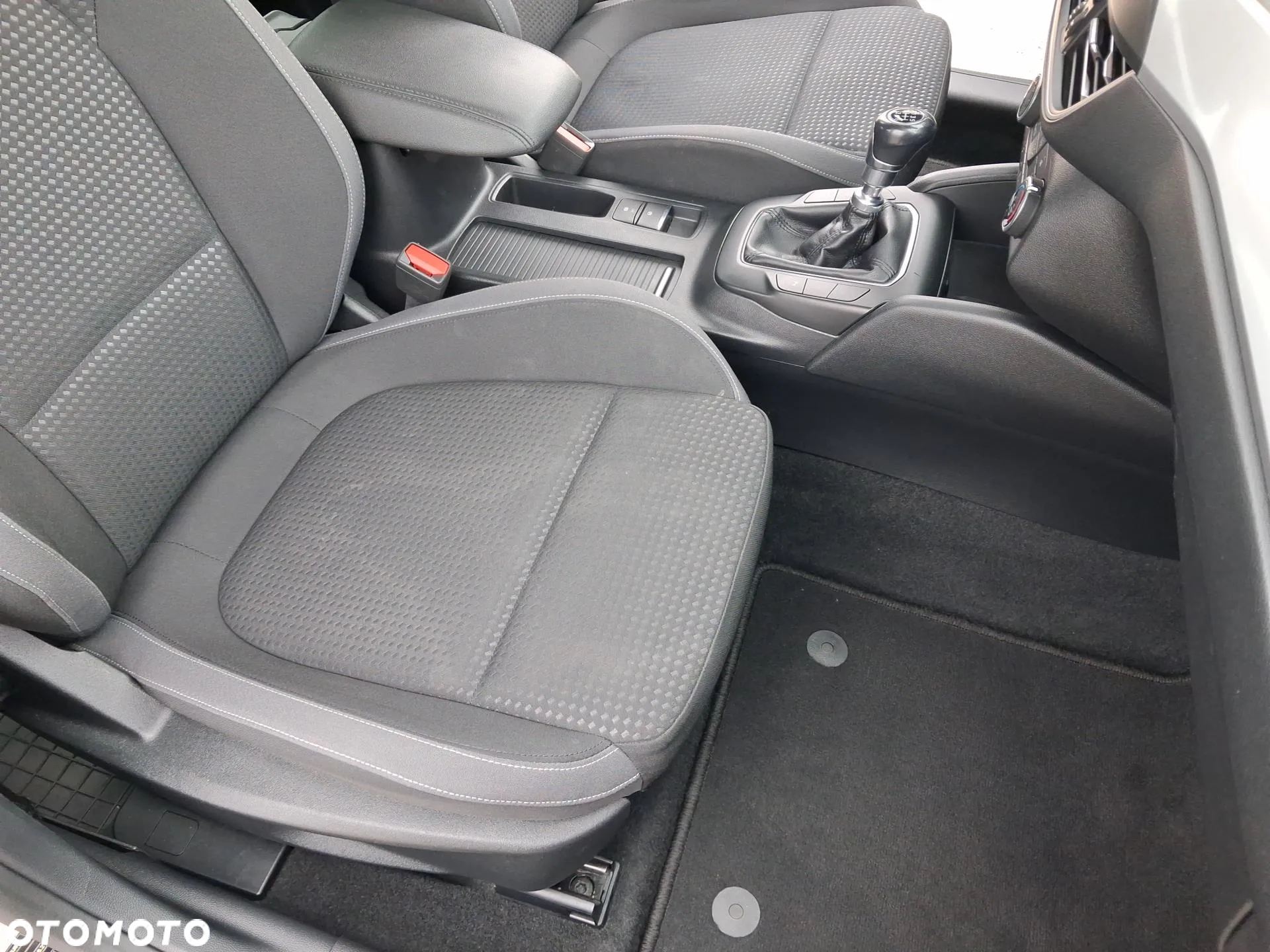 Ford Focus 1.5 TDCi SYNC Edition - 24