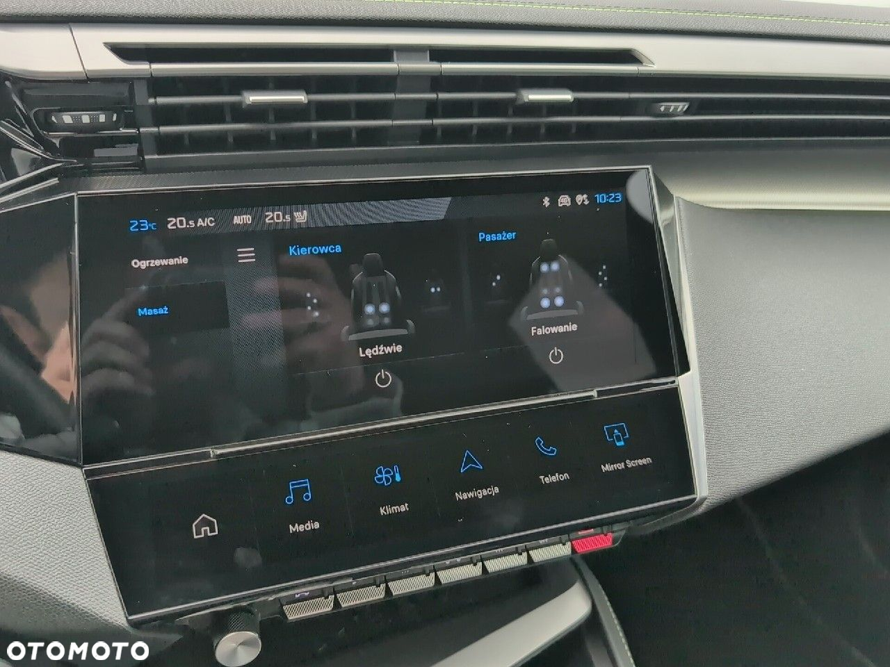Peugeot 408 - 23