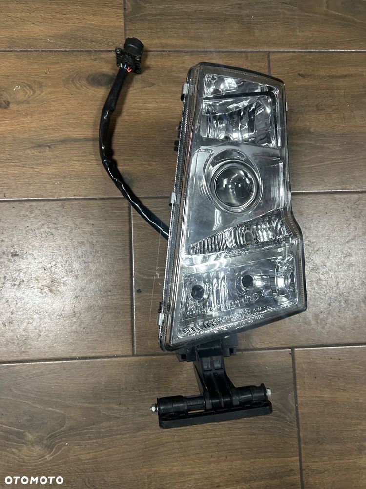 VOLVO FH12 FH16 FM9  lampa lewa igła org - 1