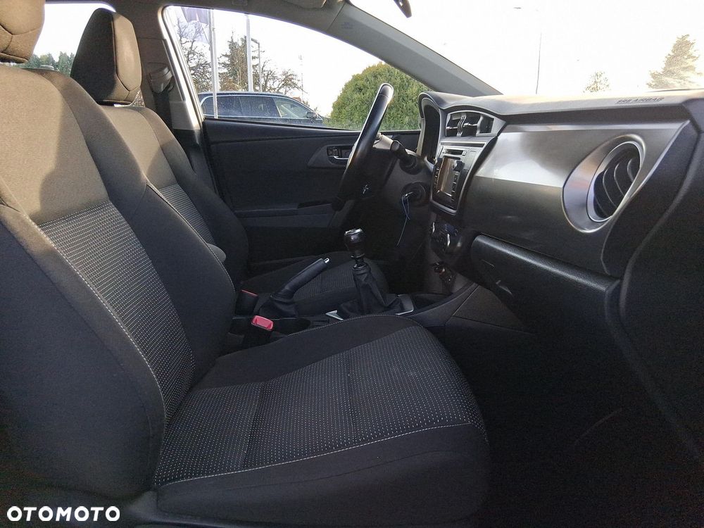 Toyota Auris - 10