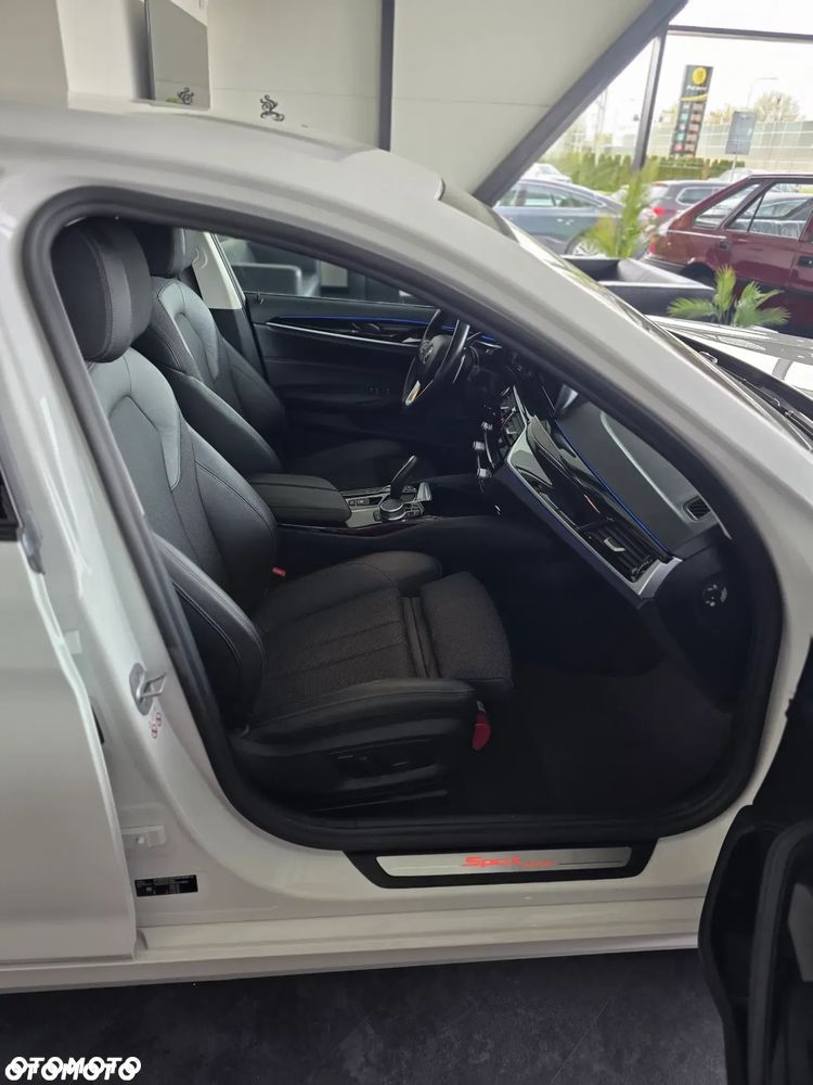 BMW Seria 5 530e iPerformance xDrive Sport Line sport - 25