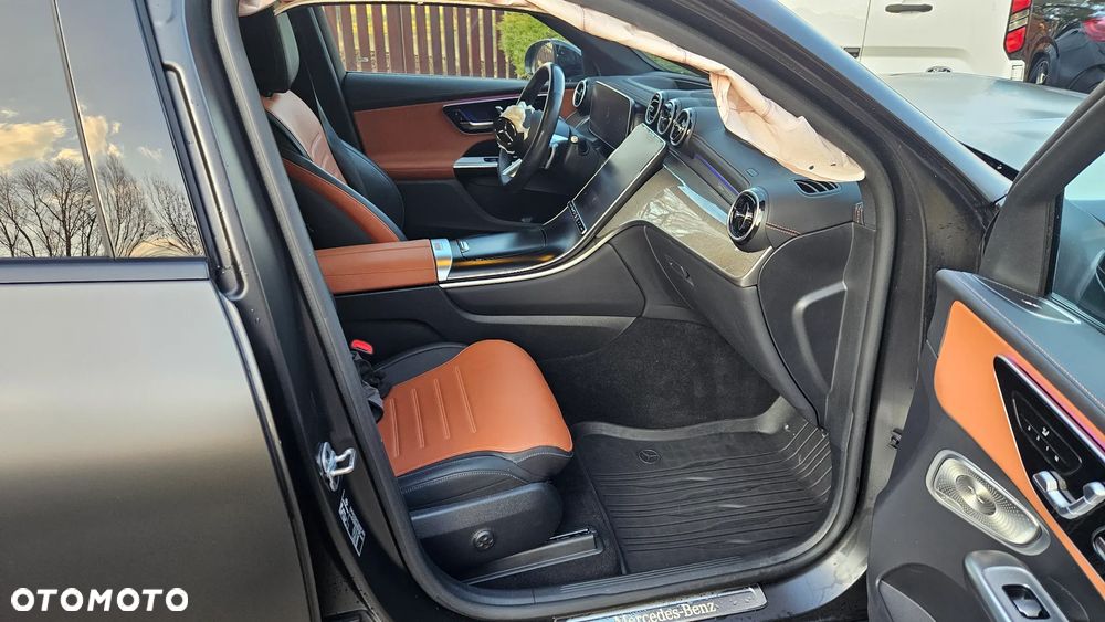 Mercedes-Benz GLC - 32