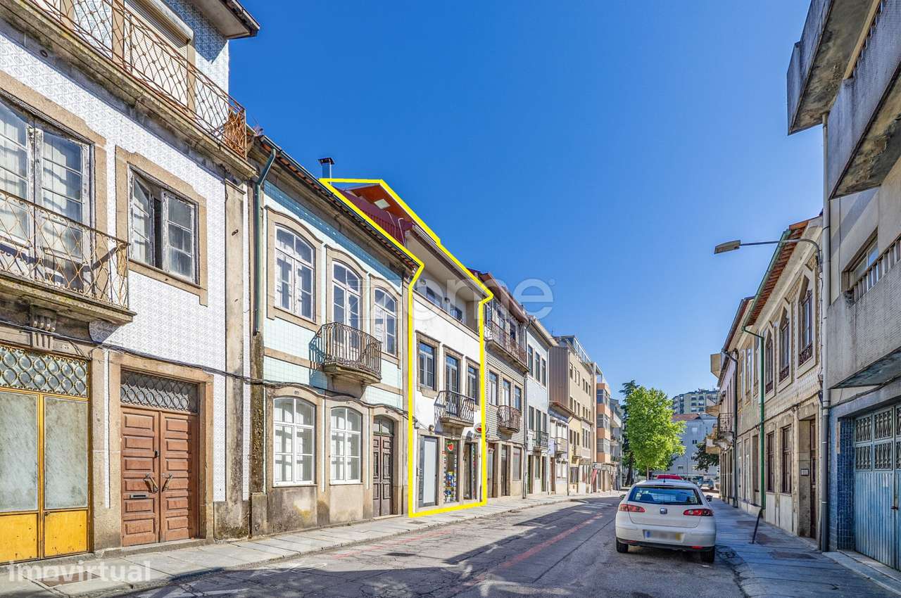 Moradia T4 com Elevador, Garagem e Jardim na Rua D. Pedro V - Grande imagem: 2/60