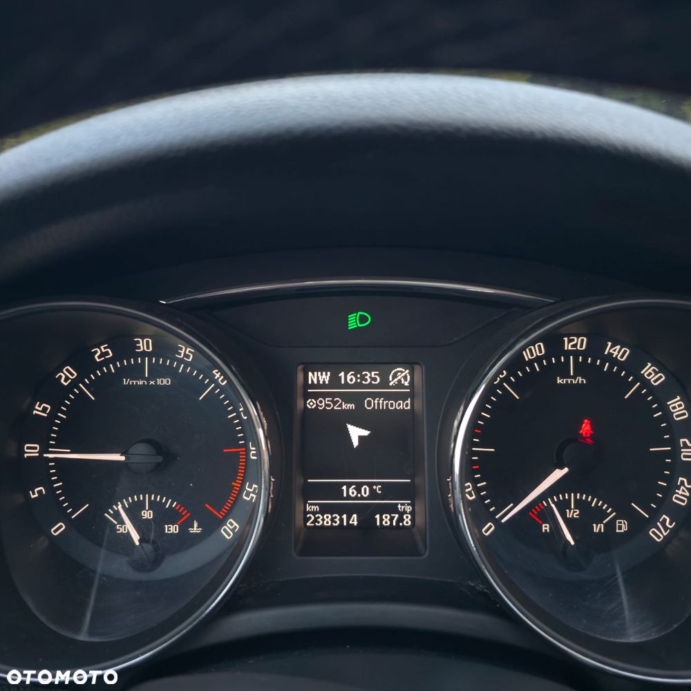 Skoda Superb 2.0 TDI DSG Comfort - 35