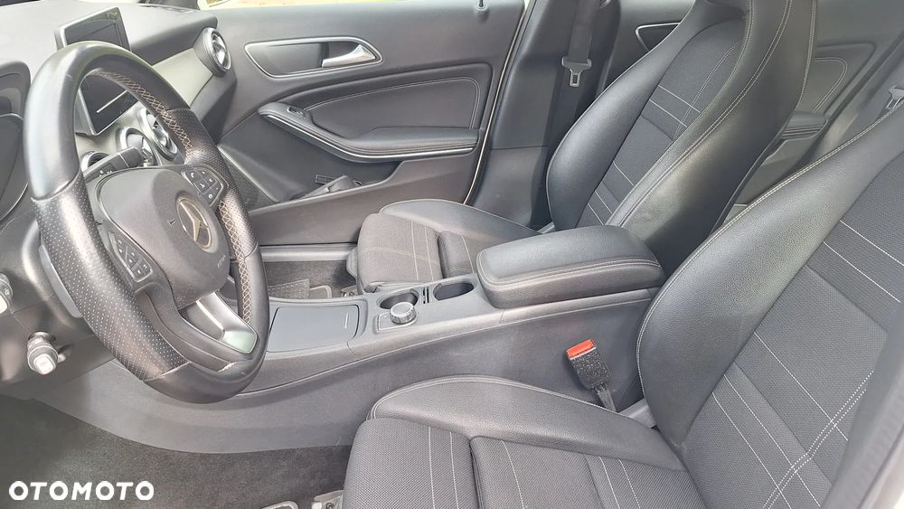 Mercedes-Benz GLA 250 4Matic 7G-DCT AMG Line - 12